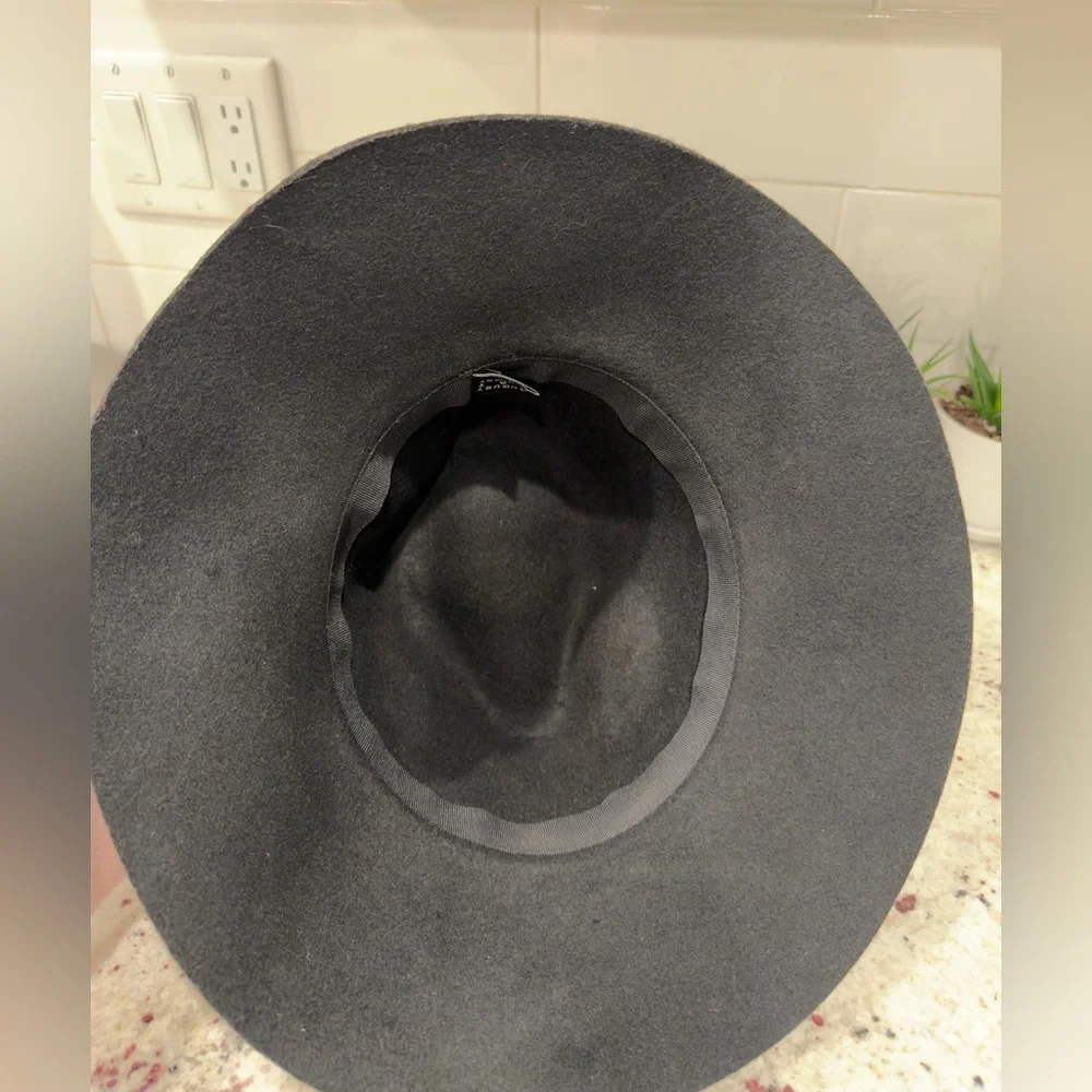 August‎ Hat Company Black Wool Felt Fedora Wide Brim Feather Band